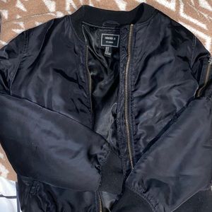Forever 21 black bomber jacket